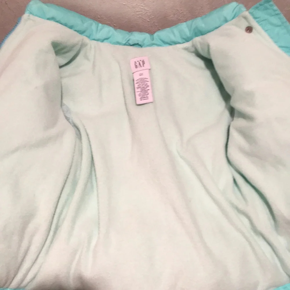 Gap size 3 T winter jacket, very thick a pretty teal green color EUC